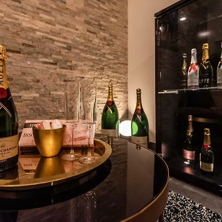 La Bulle D'or 300m Avenue De Champagne Apartment *