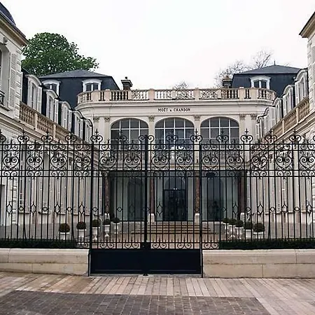 La Bulle D'or 300m Avenue De Champagne * Épernay